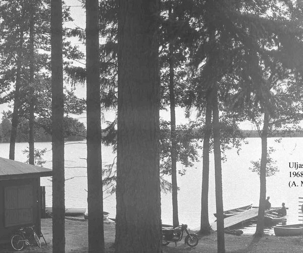 Maakond: Ida-Virumaa Veekogu nimi: Uljaste järv Pildistamise aeg: 1968 Pildistaja: A. Mäemets Pildistamise koht: NE-kallas Asimuut: W