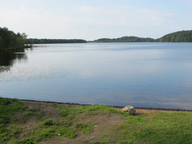 Maakond: Ida-Virumaa Veekogu nimi: Uljaste järv Pildistamise aeg: 11. september 2012 Pildistaja: H. Timm Pildistamise koht: teadmata Asimuut: