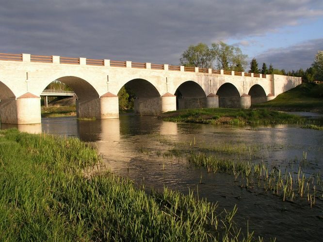 Maakond: Raplamaa Veekogu nimi: Vigala jõgi Pildistamise aeg: 16. mai 2009 Pildistaja: H. Timm Pildistamise koht: Konuvere Asimuut: