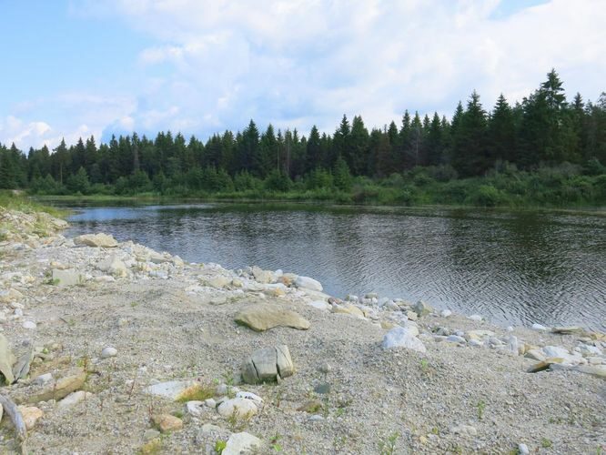 Maakond: Järvamaa Veekogu nimi: Vissuvere karjäär Pildistamise aeg: 6. juuli 2013 Pildistaja: H. Timm Pildistamise koht: teadmata Asimuut: