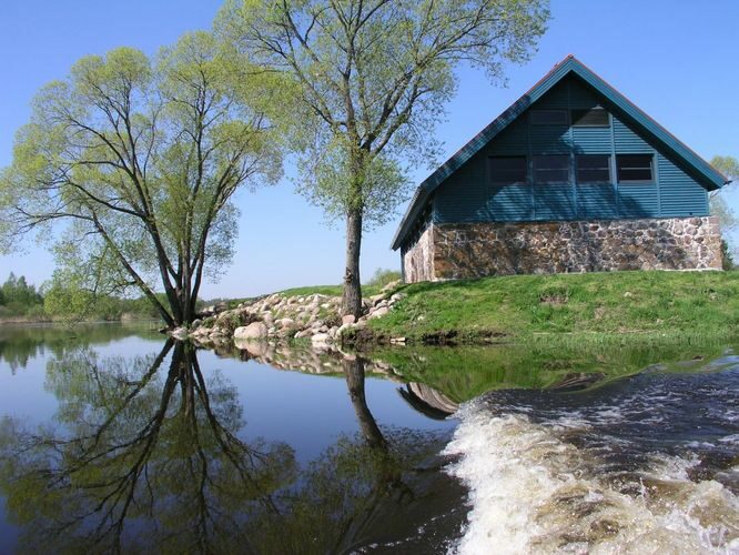 Maakond: Tartumaa Veekogu nimi: Emajõgi Pildistamise aeg: 23. mai 2005 Pildistaja: H. Timm Pildistamise koht: Kantsi keskus Asimuut: