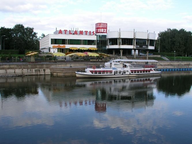 Maakond: Tartumaa Veekogu nimi: Emajõgi Pildistamise aeg: 11. september 2006 Pildistaja: H. Timm Pildistamise koht: Tartu Asimuut: