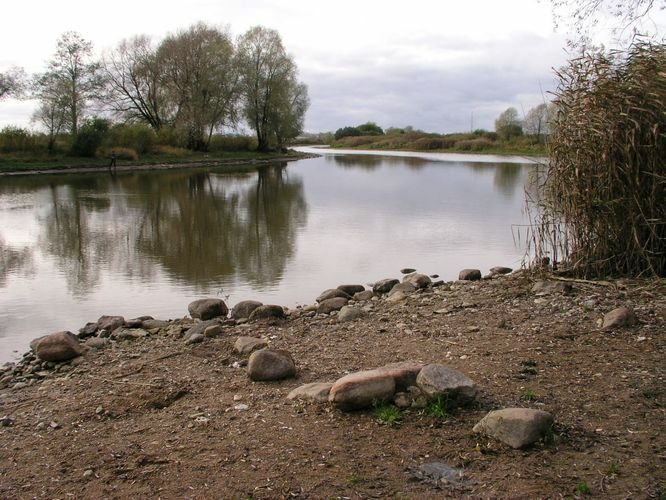 Maakond: Tartumaa Veekogu nimi: Emajõgi Pildistamise aeg: 16. oktoober 2006 Pildistaja: H. Timm Pildistamise koht: Ihaste Asimuut: