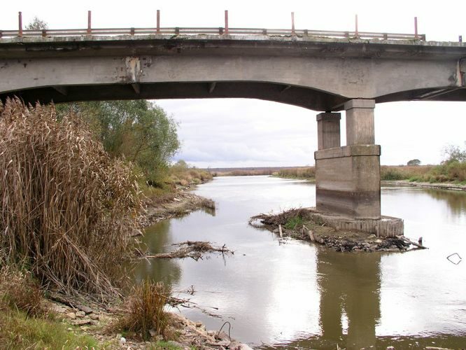 Maakond: Tartumaa Veekogu nimi: Emajõgi Pildistamise aeg: 16. oktoober 2006 Pildistaja: H. Timm Pildistamise koht: Kärevere vana sild Asimuut: