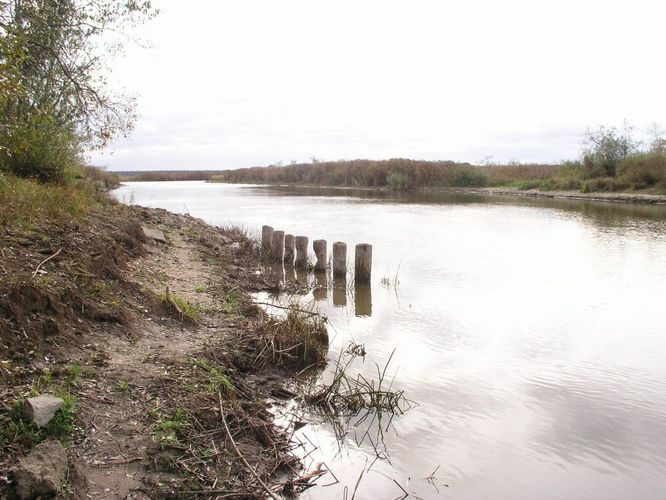 Maakond: Tartumaa Veekogu nimi: Emajõgi Pildistamise aeg: 16. oktoober 2006 Pildistaja: H. Timm Pildistamise koht: Kärevere vana sild Asimuut: