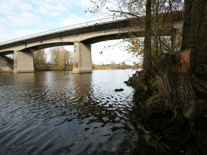 Maakond: Tartumaa Veekogu nimi: Emajõgi Pildistamise aeg: 14. oktoober 2008 Pildistaja: H. Timm Pildistamise koht: Kastre Asimuut: