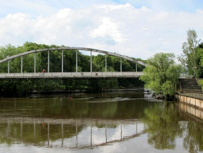 Maakond: Tartumaa Veekogu nimi: Emajõgi Pildistamise aeg: 27. juuni 2012 Pildistaja: H. Timm Pildistamise koht: Tartu Asimuut: