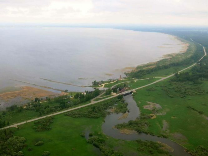 Maakond: Tartumaa Veekogu nimi: Emajõgi Pildistamise aeg: 29. mai 2013 Pildistaja: H. Timm Pildistamise koht: aerofoto Asimuut: