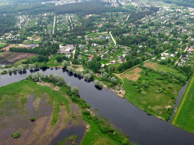 Maakond: Tartumaa Veekogu nimi: Emajõgi Pildistamise aeg: 29. mai 2013 Pildistaja: H. Timm Pildistamise koht: aerofoto Asimuut: