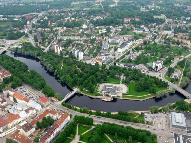 Maakond: Tartumaa Veekogu nimi: Emajõgi Pildistamise aeg: 29. mai 2013 Pildistaja: H. Timm Pildistamise koht: aerofoto Asimuut: