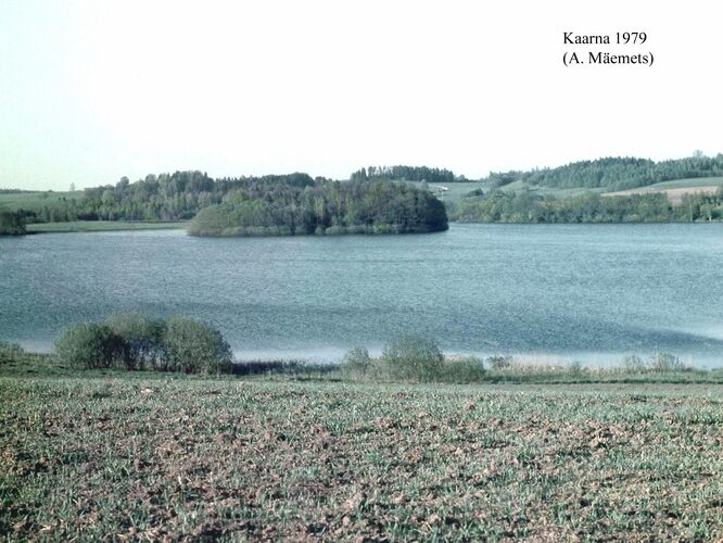 Maakond: Valgamaa Veekogu nimi: Kaarna järv Pildistamise aeg: 1979 Pildistaja: A. Mäemets Pildistamise koht: teadmata Asimuut: