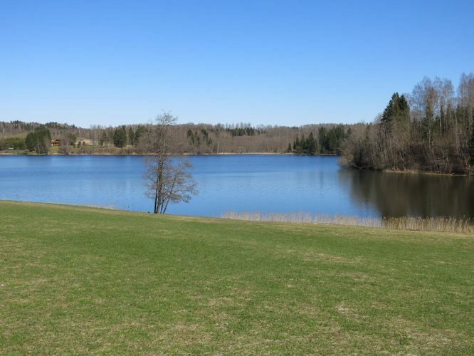 Maakond: Valgamaa Veekogu nimi: Kaarna järv Pildistamise aeg: 6. mai 2013 Pildistaja: H. Timm Pildistamise koht: teadmata Asimuut: