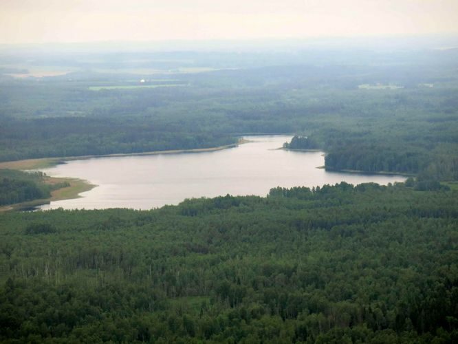 Maakond: Tartumaa Veekogu nimi: Karijärv Pildistamise aeg: 29. mai 2013 Pildistaja: H. Timm Pildistamise koht: aerofoto Asimuut: