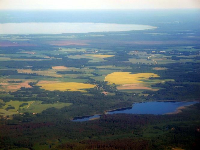 Maakond: Tartumaa Veekogu nimi: Karijärv ja Võrtsjärv Pildistamise aeg: 5. juuni 2011 Pildistaja: H. Timm Pildistamise koht: aerofoto Asimuut: