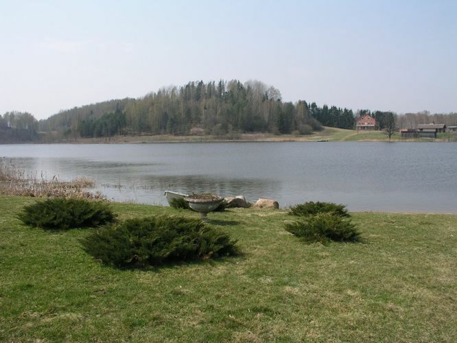 Maakond: Valgamaa Veekogu nimi: Köstrejärv Pildistamise aeg: 3. mai 2006 Pildistaja: H. Timm Pildistamise koht: teadmata Asimuut: