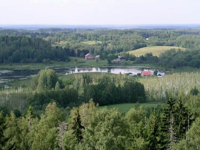 Maakond: Valgamaa Veekogu nimi: Köstrejärv Pildistamise aeg: august 2006 Pildistaja: H. Timm Pildistamise koht: Tornimäe tornist Asimuut: