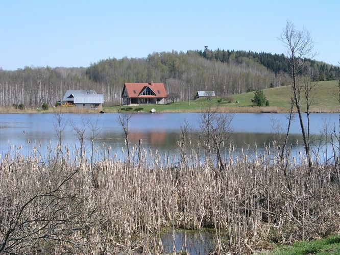 Maakond: Valgamaa Veekogu nimi: Köstrejärv Pildistamise aeg: 2. mai 2009 Pildistaja: H. Timm Pildistamise koht: teadmata Asimuut: