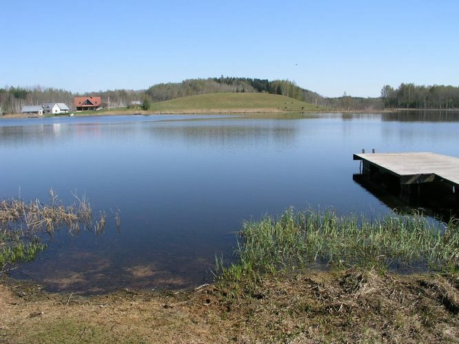 Maakond: Valgamaa Veekogu nimi: Köstrejärv Pildistamise aeg: 2. mai 2009 Pildistaja: H. Timm Pildistamise koht: teadmata Asimuut: