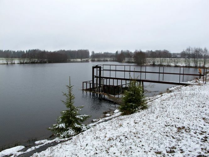 Maakond: Valgamaa Veekogu nimi: Laatre jõgi Pildistamise aeg: 24. aprill 2010 Pildistaja: H. Timm Pildistamise koht: Reinukese pais Asimuut: