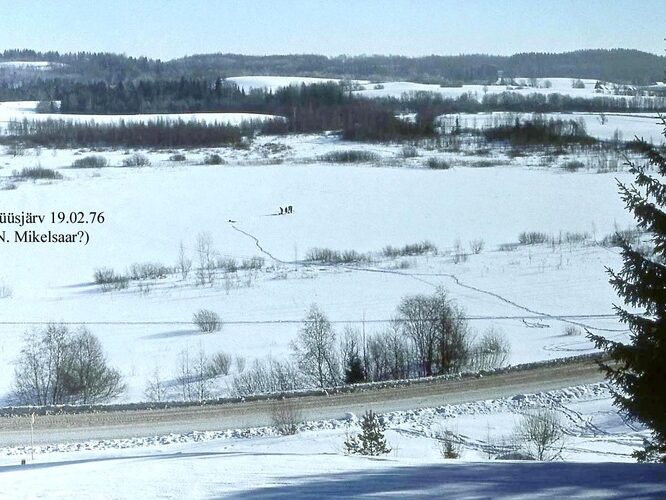 Maakond: Valgamaa Veekogu nimi: Lüüsjärv Pildistamise aeg: 19. veebruar 1976 Pildistaja: N. Mikelsaar Pildistamise koht: WNW kaldalt talvel Asimuut: ESE