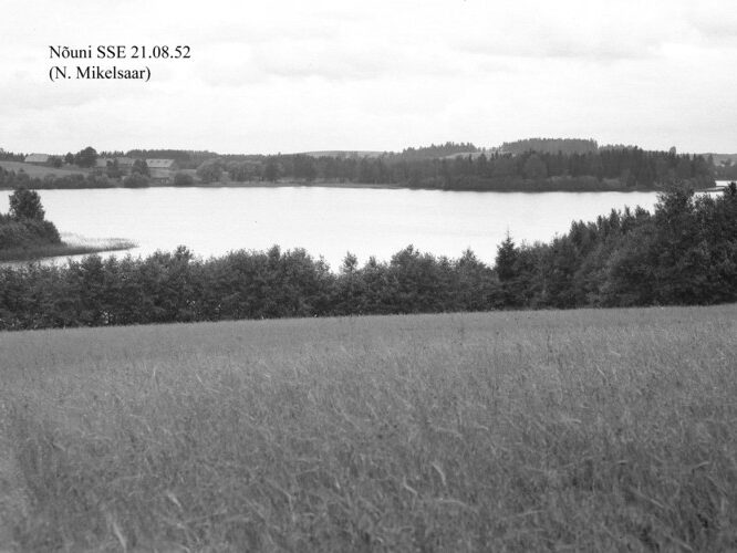 Maakond: Valgamaa Veekogu nimi: Nõuni järv Pildistamise aeg: 21. august 1952 Pildistaja: N. Mikelsaar Pildistamise koht: SSE kaldalt Asimuut: N