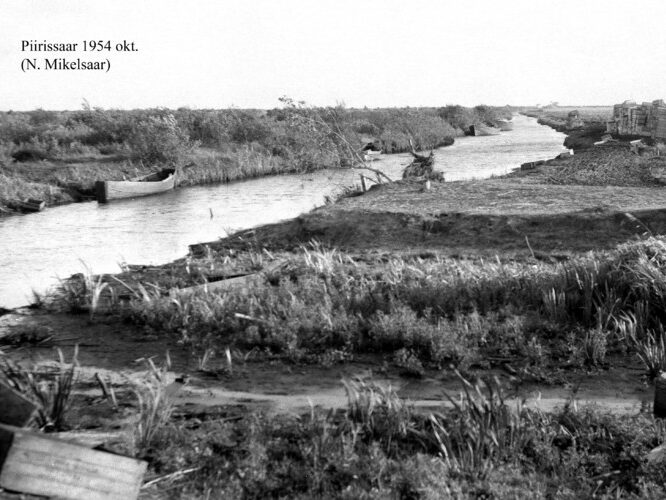 Maakond: Tartumaa Veekogu nimi: Peipsi järv Pildistamise aeg: oktoober 1954 Pildistaja: N. Mikelsaar Pildistamise koht: Piirissaare kanal Asimuut: