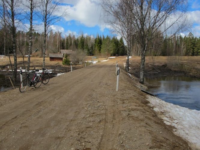 Maakond: Tartumaa Veekogu nimi: Rõngu jõgi Pildistamise aeg: 10. aprill 2011 Pildistaja: H. Timm Pildistamise koht: Kõrgemäe Asimuut: