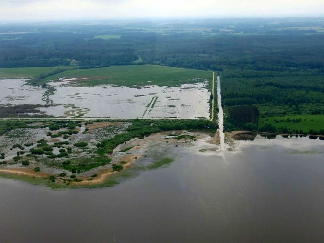 Maakond: Tartumaa Veekogu nimi: Rõngu jõgi Pildistamise aeg: 29. mai 2013 Pildistaja: H. Timm Pildistamise koht: aerofoto Asimuut: