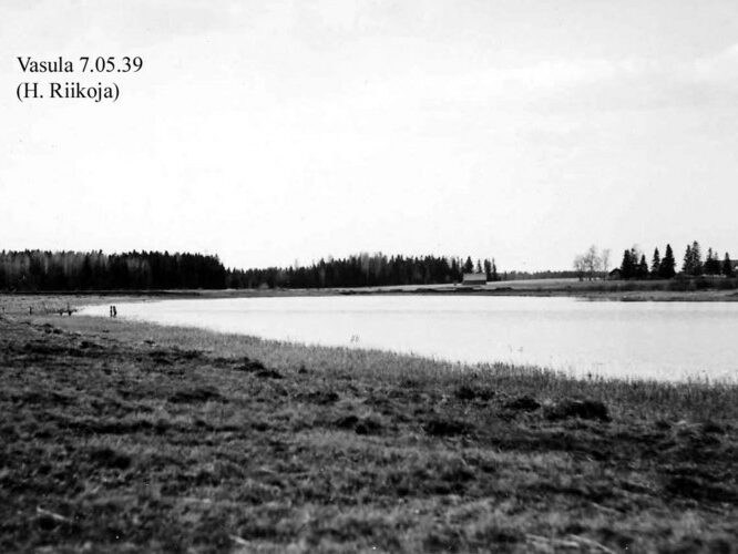 Maakond: Tartumaa Veekogu nimi: Vasula järv Pildistamise aeg: 7. mai 1939 Pildistaja: H. Riikoja Pildistamise koht: E kaldalt Asimuut: SSW