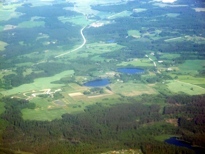 Maakond: Tartumaa Veekogu nimi: Vellavere järved Pildistamise aeg: 5. juuni 2011 Pildistaja: H. Timm Pildistamise koht: aerofoto Asimuut: