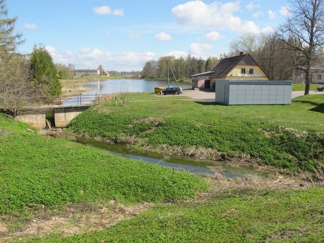 Maakond: Tartumaa Veekogu nimi: Võnnu ülemine paisjärv Pildistamise aeg: 5. mai 2011 Pildistaja: H. Timm Pildistamise koht: teadmata Asimuut: