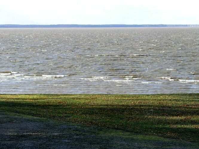 Maakond: Tartumaa Veekogu nimi: Võrtsjärv Pildistamise aeg: 28. oktoober 2006 Pildistaja: H. Timm Pildistamise koht: Limnoloogia Asimuut: