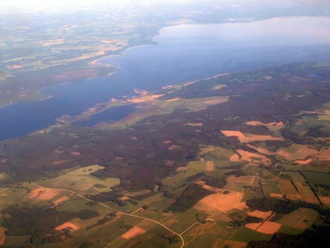 Maakond: Tartumaa Veekogu nimi: Võrtsjärv Pildistamise aeg: 5. juuni 2011 Pildistaja: H. Timm Pildistamise koht: aerofoto Asimuut: