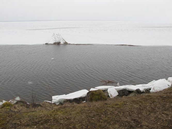 Maakond: Tartumaa Veekogu nimi: Võrtsjärv Pildistamise aeg: aprill 2012 Pildistaja: H. Timm Pildistamise koht: Limnoloogia Asimuut: