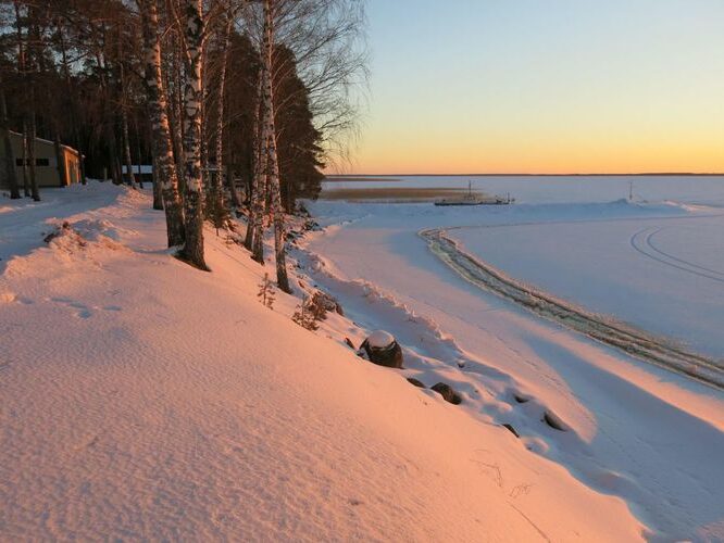 Maakond: Tartumaa Veekogu nimi: Võrtsjärv Pildistamise aeg: märts 2013 Pildistaja: H. Timm Pildistamise koht: Limnoloogia Asimuut: