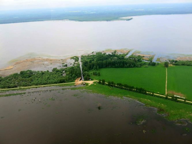 Maakond: Tartumaa Veekogu nimi: Võrtsjärv Pildistamise aeg: 29. mai 2013 Pildistaja: H. Timm Pildistamise koht: aerofoto Asimuut: