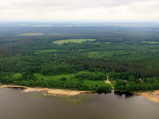 Maakond: Tartumaa Veekogu nimi: Võrtsjärv Pildistamise aeg: 29. mai 2013 Pildistaja: H. Timm Pildistamise koht: aerofoto Asimuut: