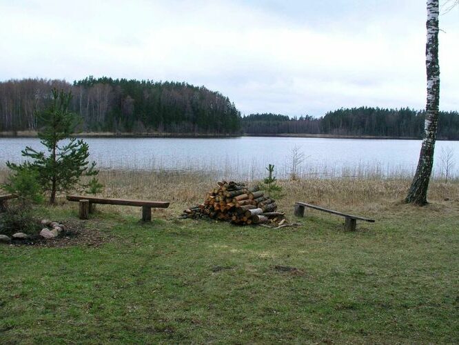 Maakond: Võrumaa Veekogu nimi: Ähijärv Pildistamise aeg: 4. mai 2005 Pildistaja: H. Timm Pildistamise koht: teadmata Asimuut: