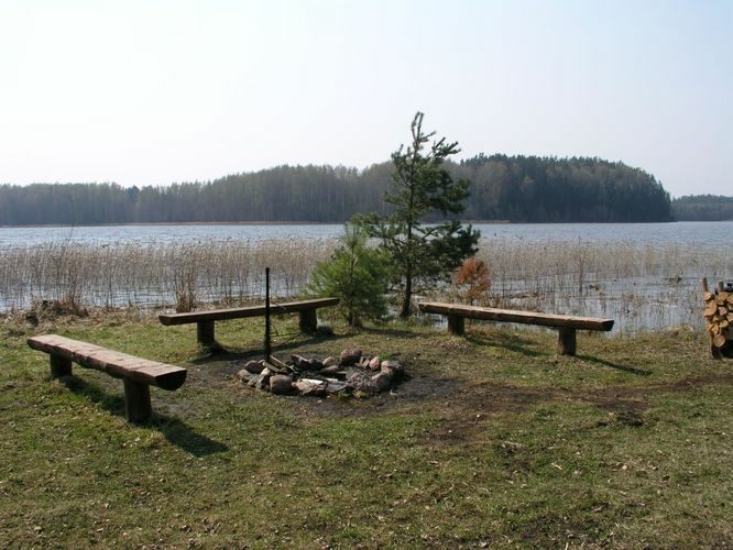 Maakond: Võrumaa Veekogu nimi: Ähijärv Pildistamise aeg: 3. mai 2006 Pildistaja: H. Timm Pildistamise koht: teadmata Asimuut: