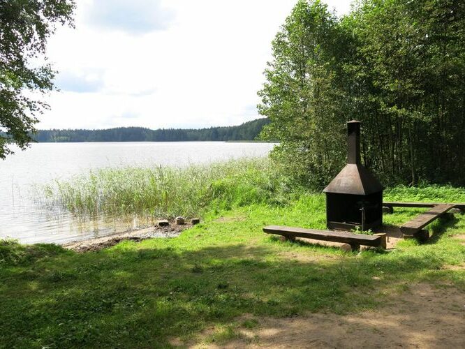 Maakond: Võrumaa Veekogu nimi: Ähijärv Pildistamise aeg: 15. august 2014 Pildistaja: H. Timm Pildistamise koht: teadmata Asimuut: