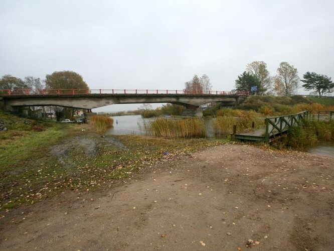 Maakond: Viljandimaa Veekogu nimi: Emajõgi Pildistamise aeg: 14. oktoober 2008 Pildistaja: H. Timm Pildistamise koht: Rannu-Jõesuu Asimuut: