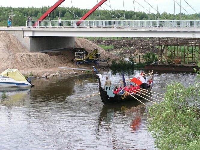 Maakond: Viljandimaa Veekogu nimi: Emajõgi Pildistamise aeg: 16. juuni 2009 Pildistaja: H. Timm Pildistamise koht: Rannu-Jõesuu Asimuut: