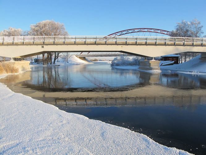 Maakond: Viljandimaa Veekogu nimi: Emajõgi Pildistamise aeg: 18. jaanuar 2010 Pildistaja: H. Timm Pildistamise koht: Rannu-Jõesuu Asimuut: