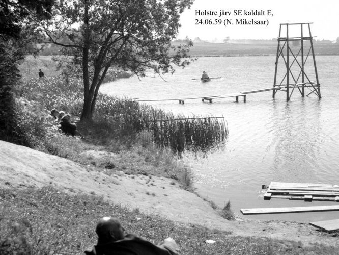 Maakond: Viljandimaa Veekogu nimi: Holstre järv Pildistamise aeg: 24. juuni 1959 Pildistaja: N. Mikelsaar Pildistamise koht: SE kaldalt Asimuut: E