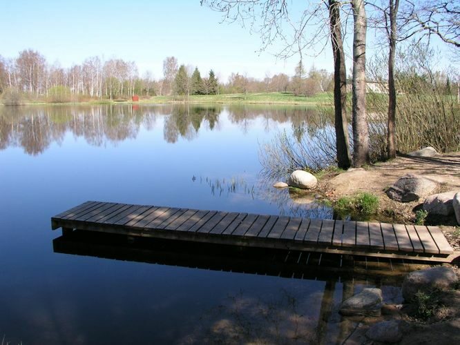 Maakond: Viljandimaa Veekogu nimi: Holstre järv Pildistamise aeg: 12. mai 2005 Pildistaja: H. Timm Pildistamise koht: teadmata Asimuut: