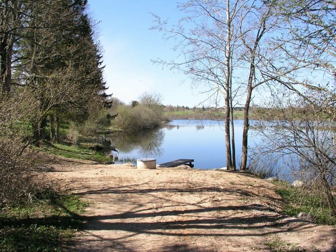 Maakond: Viljandimaa Veekogu nimi: Holstre järv Pildistamise aeg: 12. mai 2005 Pildistaja: H. Timm Pildistamise koht: teadmata Asimuut: