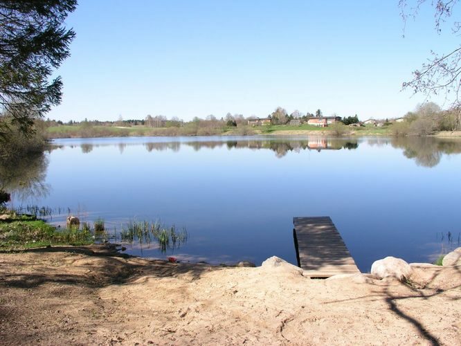 Maakond: Viljandimaa Veekogu nimi: Holstre järv Pildistamise aeg: 12. mai 2005 Pildistaja: H. Timm Pildistamise koht: teadmata Asimuut: