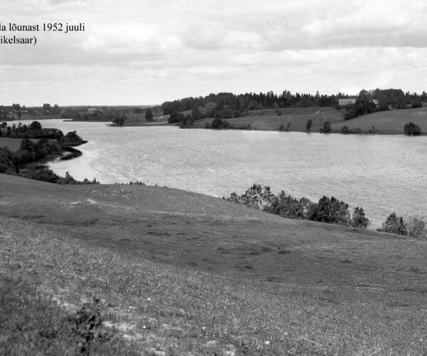 Maakond: Võrumaa Veekogu nimi: Kahrila järv Pildistamise aeg: juuli 1952 Pildistaja: N. Mikelsaar Pildistamise koht: SSW kaldalt Asimuut: N