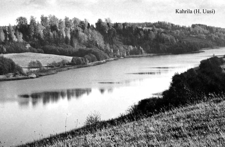 Maakond: Võrumaa Veekogu nimi: Kahrila järv Pildistamise aeg: teadmata Pildistaja: H. Uusi (Eesti Looduse arhiiv) Pildistamise koht: teadmata Asimuut: