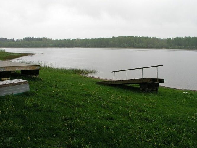 Maakond: Viljandimaa Veekogu nimi: Kariste järv Pildistamise aeg: 12. mai 2008 Pildistaja: H. Timm Pildistamise koht: teadmata Asimuut: